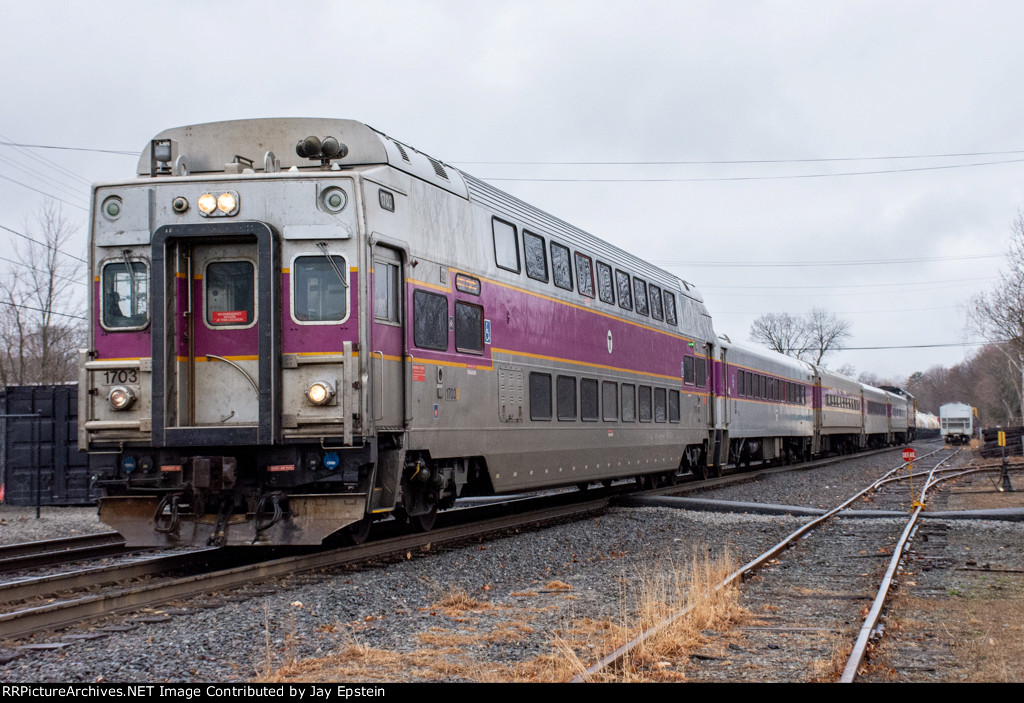 Inbound #5422 arrives at Ayer